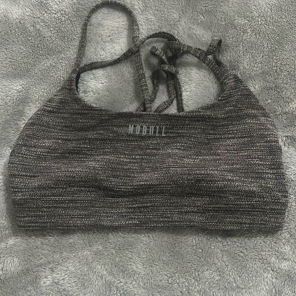 Nobull sports bra size large.